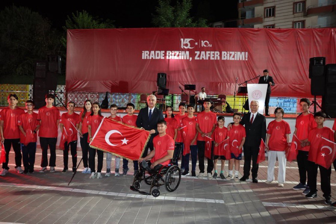 Mus_GM's tweet photo. 🇹🇷 15 Temmuz, milletimizin iradesine sahip çıktığı, vatan uğruna canını feda ettiği şanlı bir direnişin adıdır.
Şehitlerimizi rahmetle, gazilerimizi minnetle anıyoruz.
Unutmadık, unutturmayacağız. 🇹🇷
#15Temmuz #DemokrasiVeMilliBirlikGünü 
#GSBGM

@OA_BAK @gencliksporbak https://t.co/JuGrNABgBn
