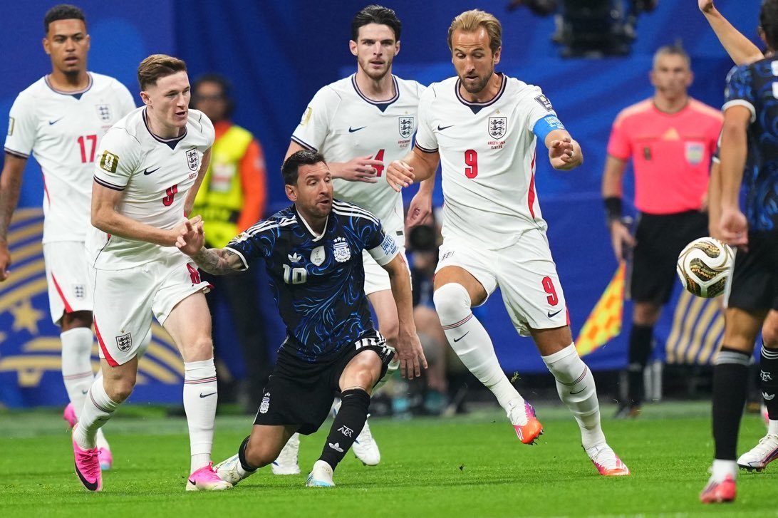 RusticVibezz's tweet photo. Too much arrogance ,entire game England team was so nasty to Messi https://t.co/ezk5dXonNl