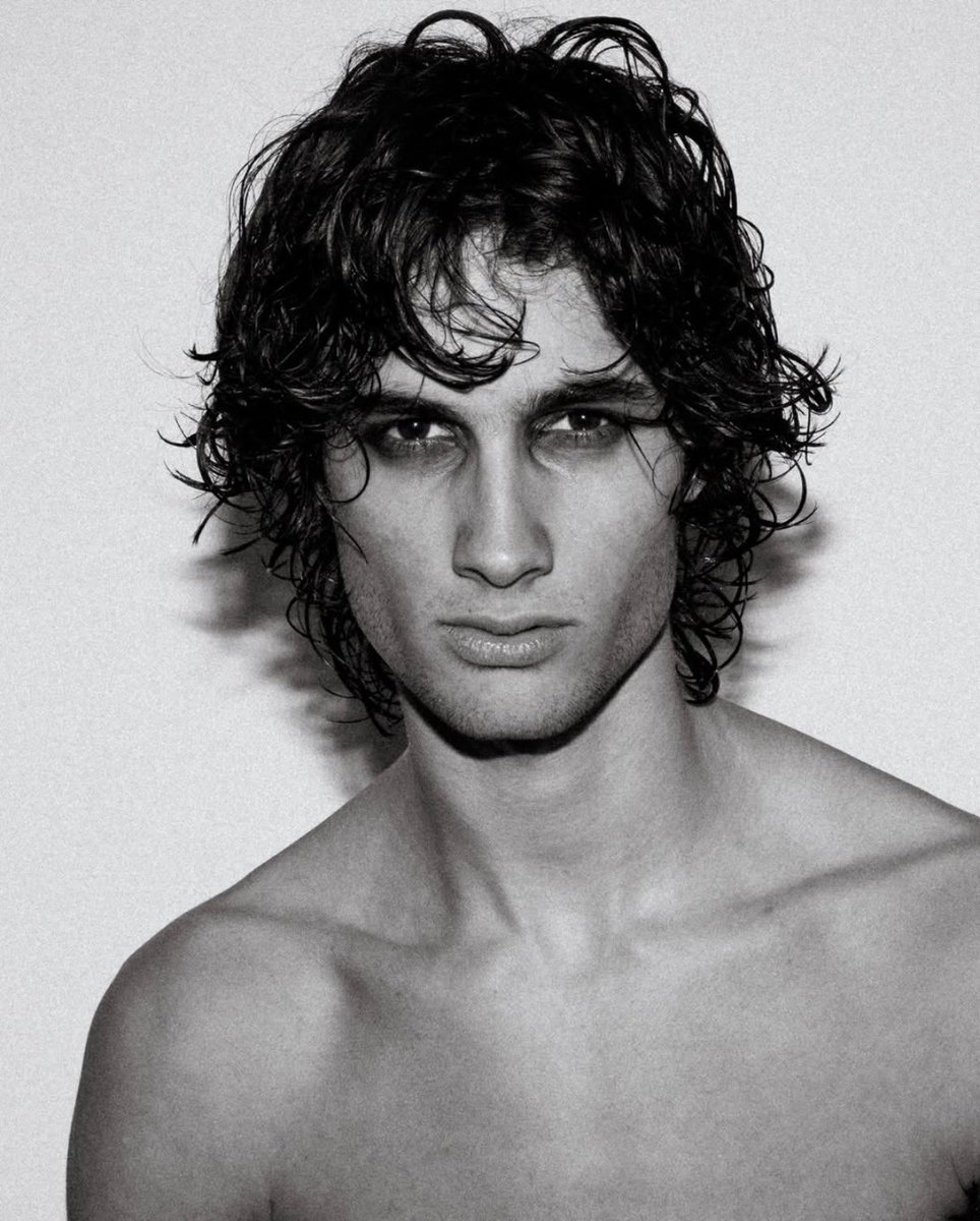 crushingoniris's tweet photo. streets are saying he’s the prettiest boy ever https://t.co/S6u8N6Hsm4