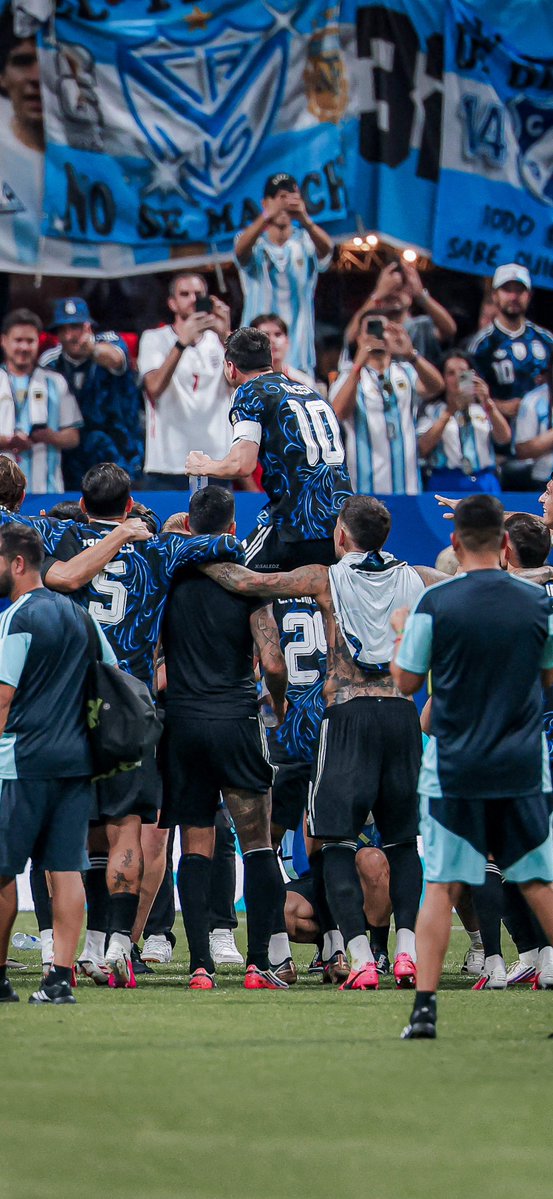 5aledz_'s tweet photo. Messi 👑👑👑 https://t.co/os3Rp4K2l6