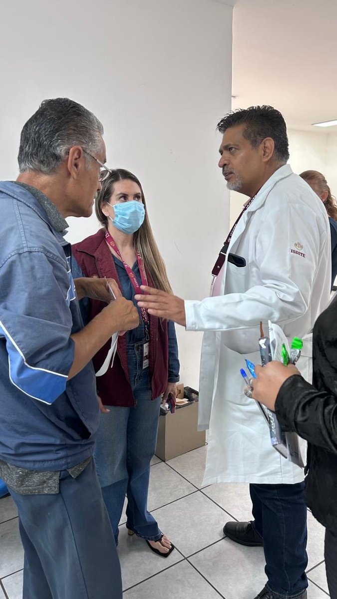 IsssteJalisco's tweet photo. Como parte de la estrategia #TratoDigno, autoridades del #ISSSTEJalisco realizaron una visita de trabajo en la CMF No. 1 para fortalecer la coordinación entre Trabajo Social, Calidad, Enfermería y la Unidad de Atención al Derechohabiente. https://t.co/JUX451FN50