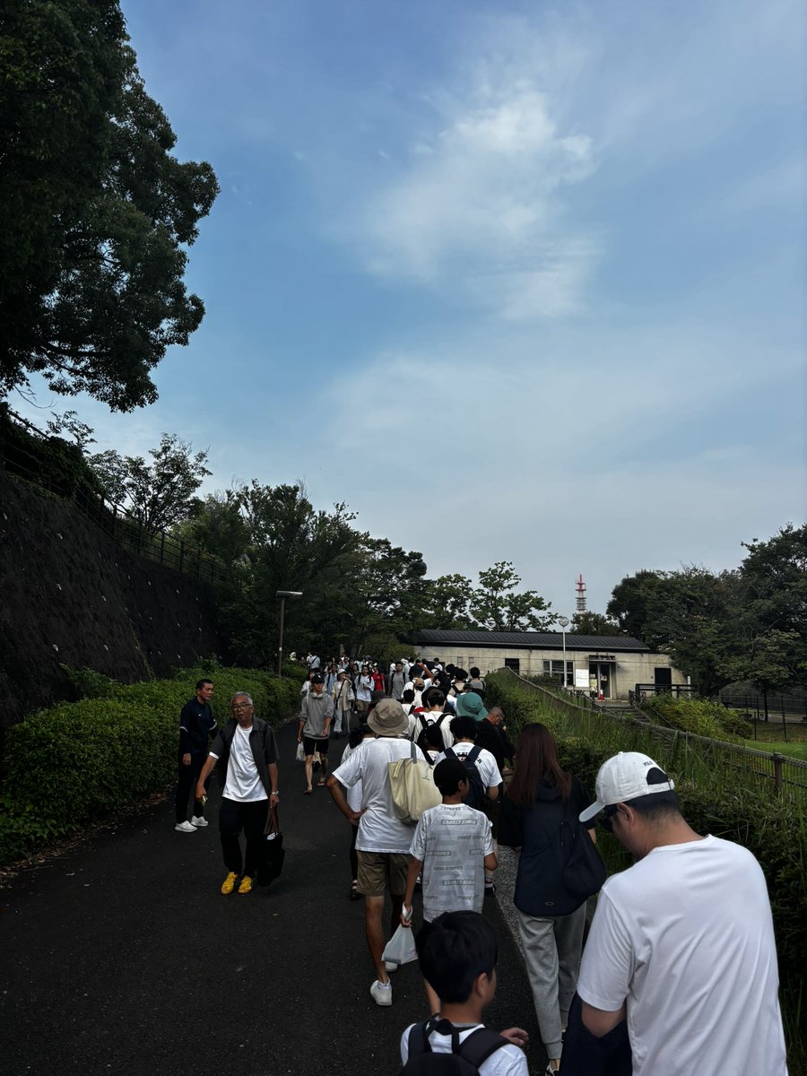 fukkyo1044's tweet photo. 保土ヶ谷。横浜×東海大相模。係員曰く「ここまでの行列は未知」とのこと。 https://t.co/nPK7tX74Lh
