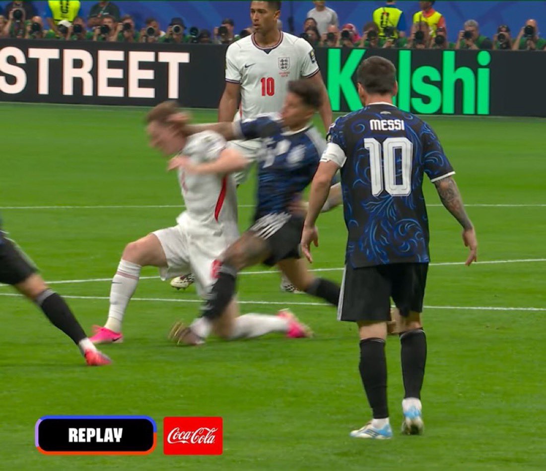 BSTVII's tweet photo. It's strange that if it's Argentina, MMA or boxing is allowed in football. https://t.co/BmrWiUImbQ