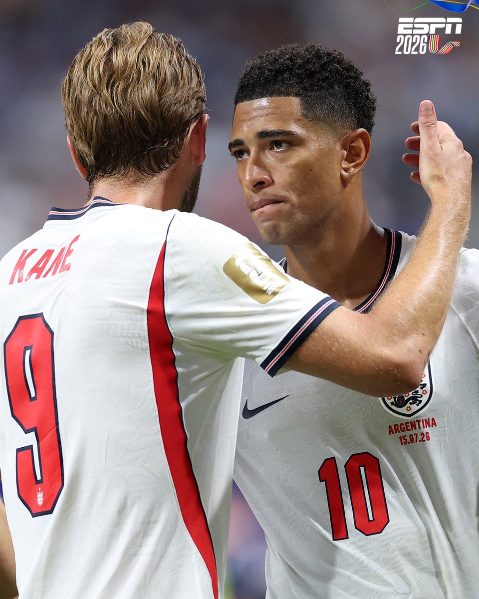 ESPNmx's tweet photo. 💔 😢 EL DESCONSUELO DE JUDE BELLINGHAM

Así Harry Kane fue a animarlo y abrazarlo tras la derrota. https://t.co/RD6KaIADfP