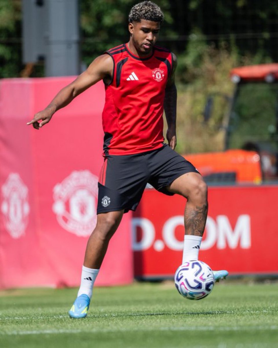 RedDevilSte2003's tweet photo. 🚨🗣 Andrey Santos on his objectives next season:

"I know to be a top player here, I have to work hard everyday here,  so to play very well, to win trophies with my teammate for the fans, to make our name in the history of this big big club"

[@ManUtd] https://t.co/1B5DUls6jo