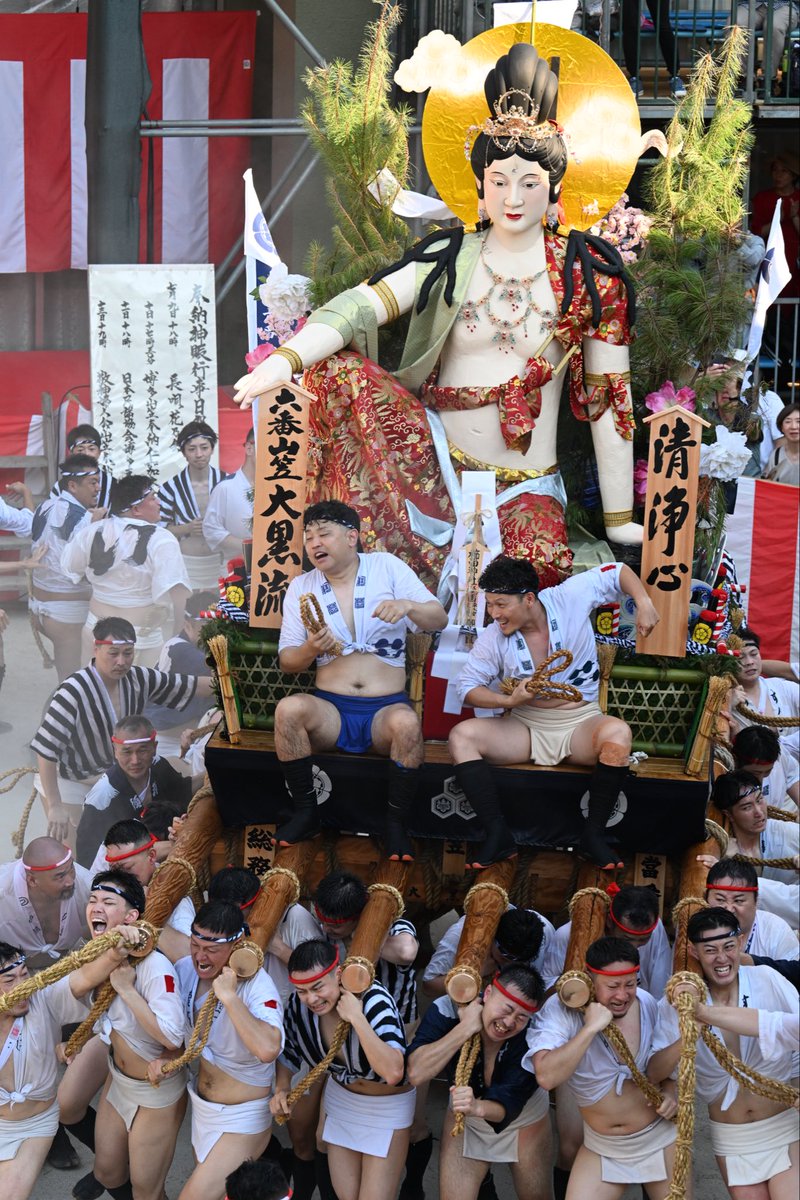 BFoqa2's tweet photo. 10日　流舁き
11日　他流舁き
12日　追い山馴らし
13日　集団山見せ
15日　追い山
これを観る事が出来ました！
素晴らしい物を見せてくださいました
ありがとうございました😊

#博多祇園山笠
#博多祇園
#感動した https://t.co/wV3PYmiIEJ