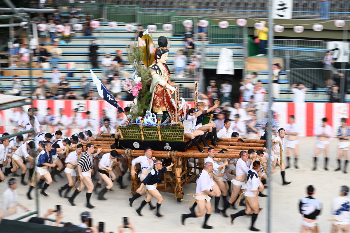 BFoqa2's tweet photo. 10日　流舁き
11日　他流舁き
12日　追い山馴らし
13日　集団山見せ
15日　追い山
これを観る事が出来ました！
素晴らしい物を見せてくださいました
ありがとうございました😊

#博多祇園山笠
#博多祇園
#感動した https://t.co/wV3PYmiIEJ