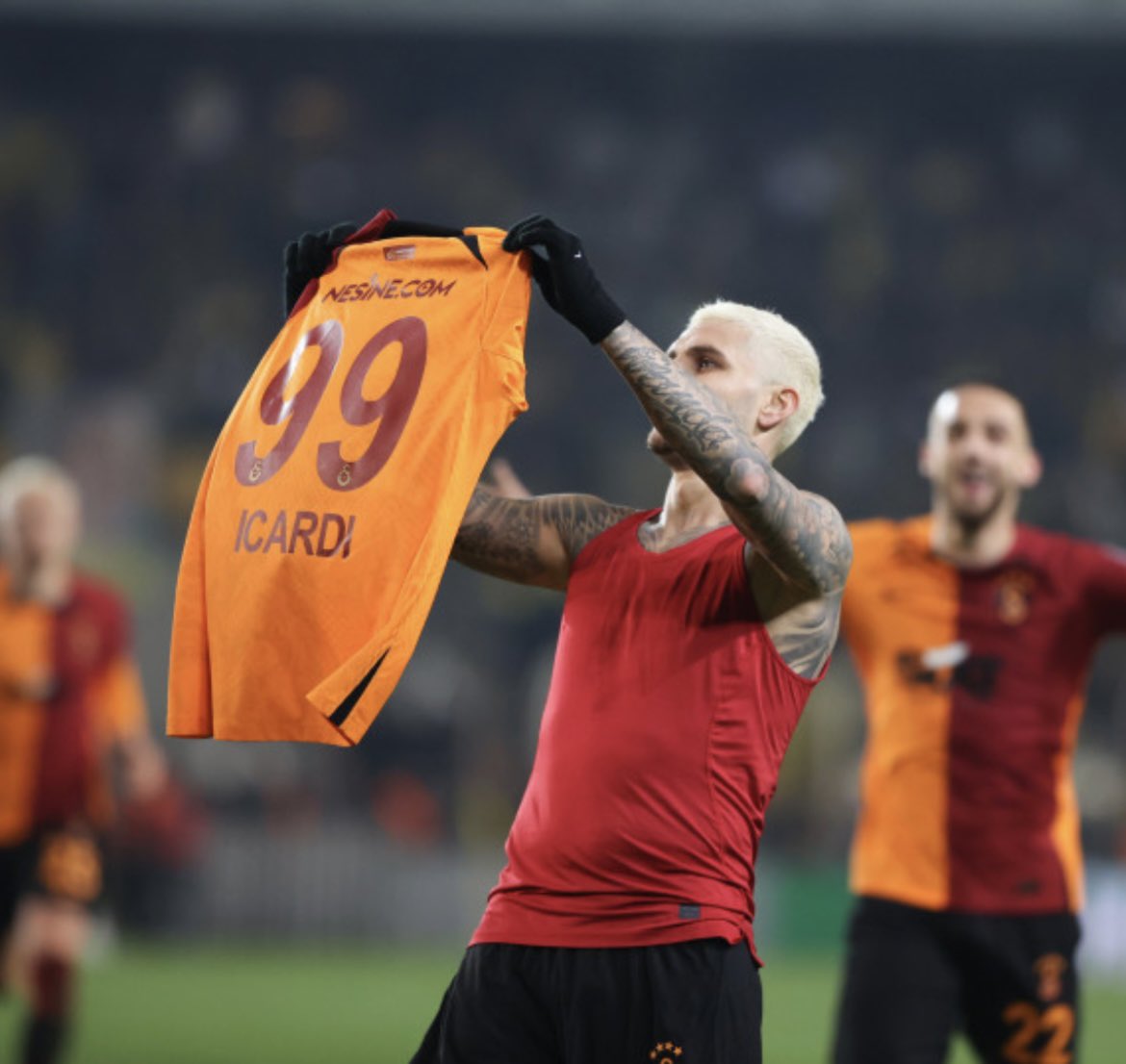 ChocChunkCookie's tweet photo. @MauroIcardi @GalatasaraySK Galatasarayı büyük yapan, tutkusu ve zaferleridir, sen de tam anlamıyla Galatasaray’ın ruh bulmuş bir kaptanıydın. Unutmaki burası daima senin evin olacak, yollarımız hep aynı kalacak. O yüzden veda etmiyorum. En yakın zamanda görüşmek üzere ❤️💛🦁🇦🇷🇹🇷 https://t.co/pAsaH5elLB