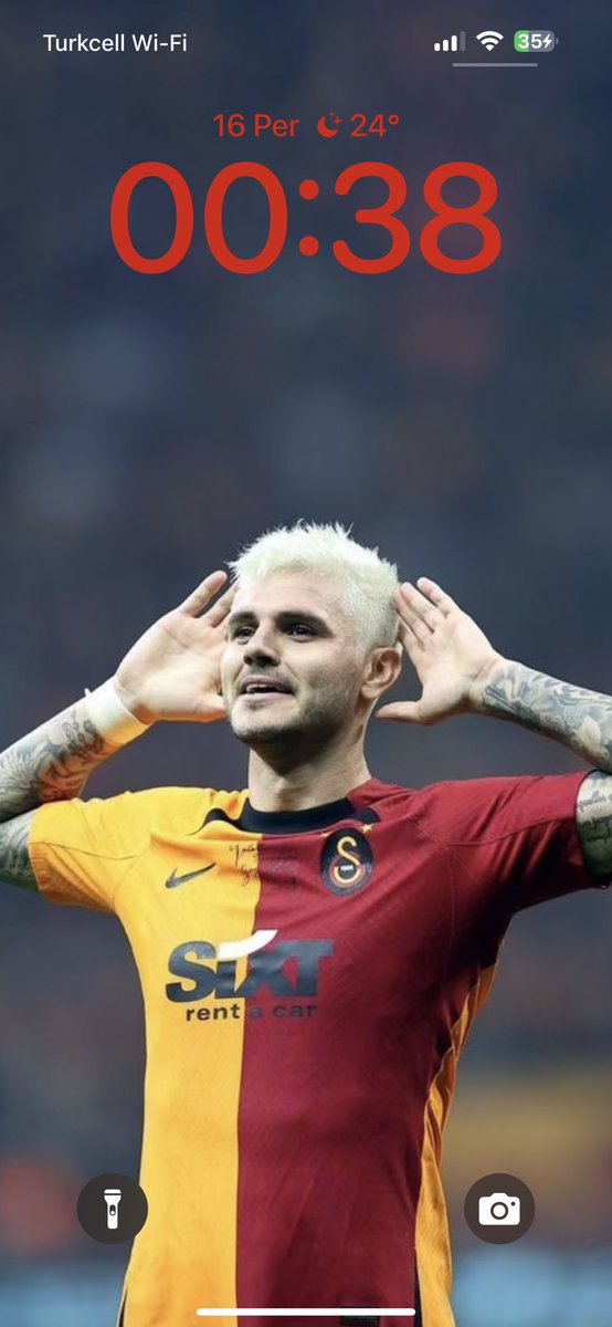 YildizzGokce's tweet photo. Telefonumda iki duvar kağıdı var, ikisi de #MauroIcardi
çok sevdim gerçekten çok sevdim
sanırım bir daha böyle hissedemeyecek olmak üzüyor beni sen gerçek bir aşktın sana veda edemeyeceğim
bu hikayenin içinde hep var olacağına inanmak istiyorum. 
bizi sevmeyi hiç bırakma 💛❤️ https://t.co/3kXfQt2Dud