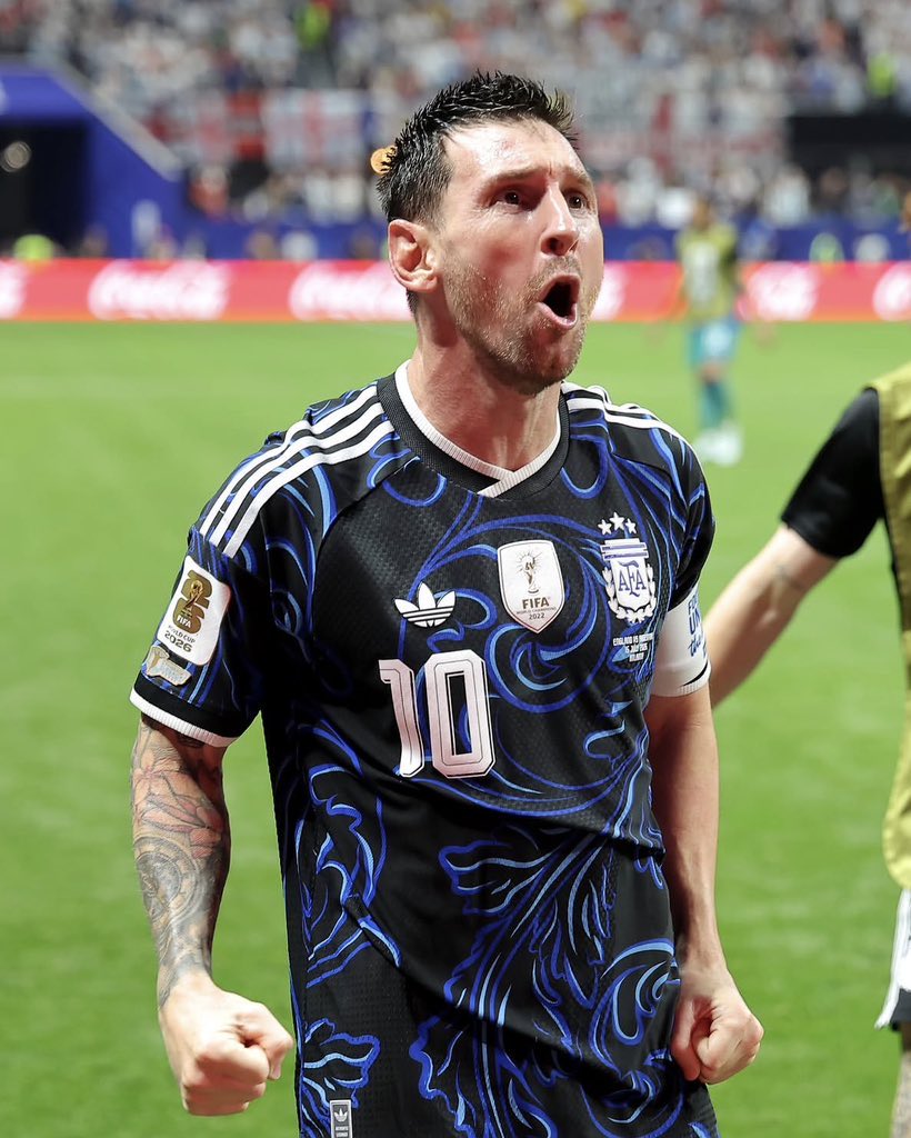 danilovich77164's tweet photo. 39 añitos probablemente el último partido que te vea y desearé que pierdas con todas mis ganas. Estoy totalmente roto y hundido. 

Gracias por todo 10 gracias por hacerme amar el fútbol y hacerlo de esa manera tan única y histórica. Solo te digo q el domingo serás mi enemigo N°1 https://t.co/yblaxNlwYm