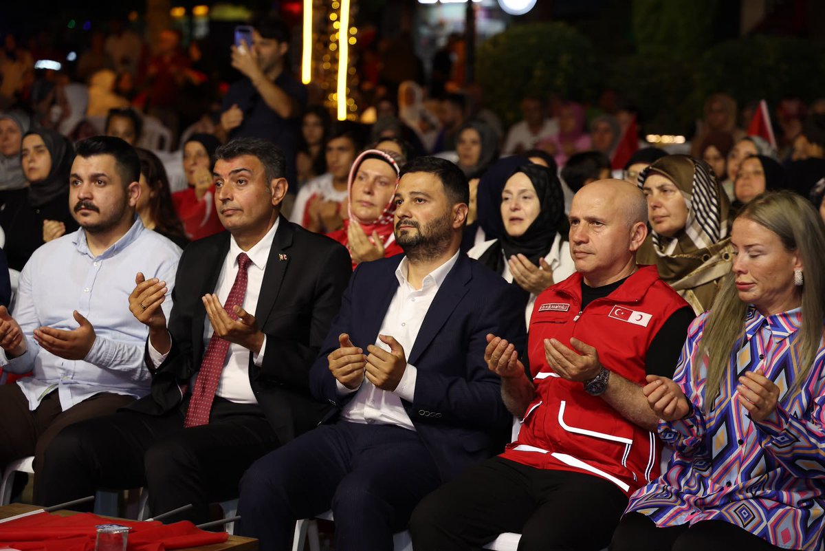 TC_Kagithane's tweet photo. Kaymakamımız Sayın Yüksel KARA, bugün Belediye Başkanı Sayın Mevlüt ÖZTEKİN ile birlikte Kağıthane Meydanı'nda düzenlenen 15 Temmuz Demokrasi ve Millî Birlik Günü Anma Programı ile Demokrasi Nöbeti'ne katıldı. https://t.co/uazsvGFgsQ
