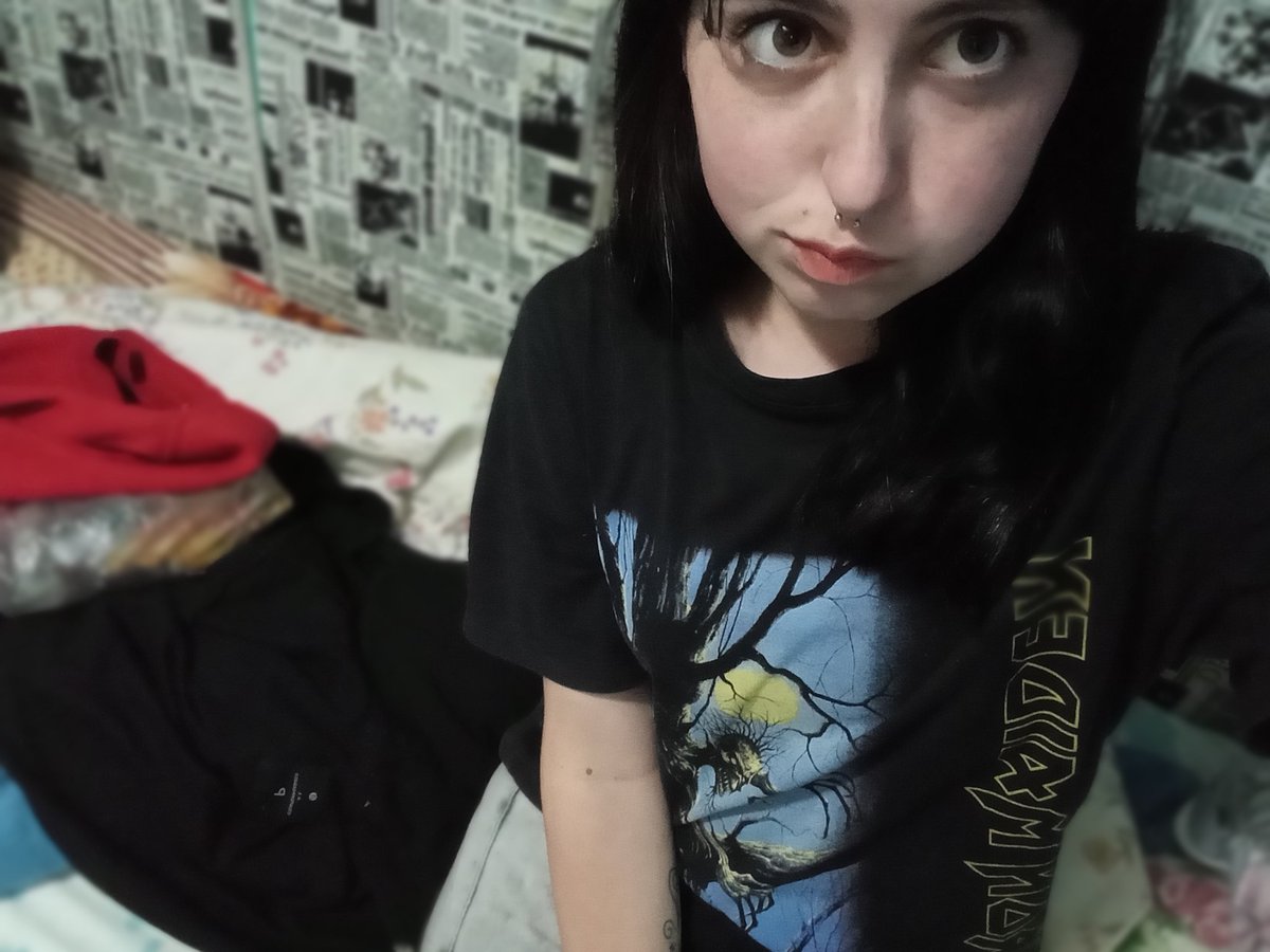 Bahhmistyy's tweet photo. vc ficaria comigo na minha cama bagunçada? https://t.co/S8bJ5DlbGB