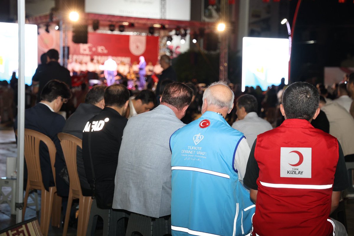 bartinmuftulugu's tweet photo. 📌 Cumhuriyet Meydanı'nda 15 Temmuz Demokrasi ve Milli Birlik Günü Anma Programı Düzenlendi @omerkeskin02  

#15temmuz https://t.co/sub2PDLrme