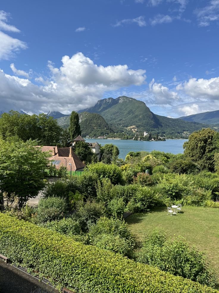 echoesofworld's tweet photo. Annecy, France https://t.co/LKcxbT1Cfo