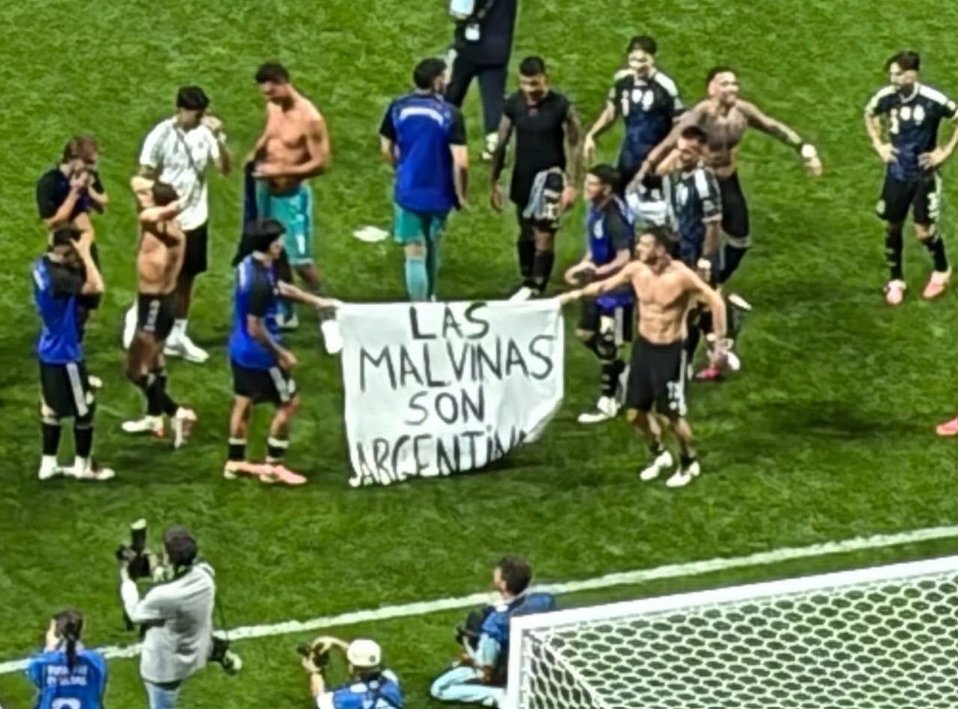 BasilTheGreat's tweet photo. 🚨BREAKING: Argentina hold up a political sign at the World Cup

Completely against the rules

Will FIFA be punishing them? https://t.co/kLJpZk9dJ0