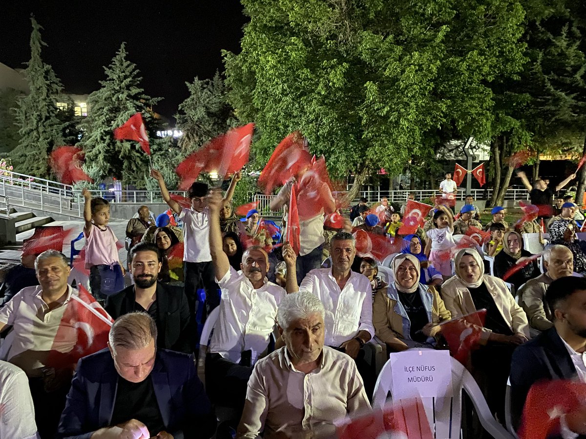 Ferhat21M's tweet photo. Akparti Silvan ilçe başkanlığı 
15 Temmuz Milli irade Nöbetinde 
@VolkanKARADENZ4 @Kepoluasuna @HamitSumer21 @RTErdogan @SilvanKaymakam https://t.co/Tx1YPXCmpx