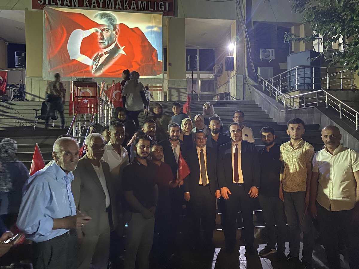 Ferhat21M's tweet photo. Akparti Silvan ilçe başkanlığı 
15 Temmuz Milli irade Nöbetinde 
@VolkanKARADENZ4 @Kepoluasuna @HamitSumer21 @RTErdogan @SilvanKaymakam https://t.co/Tx1YPXCmpx