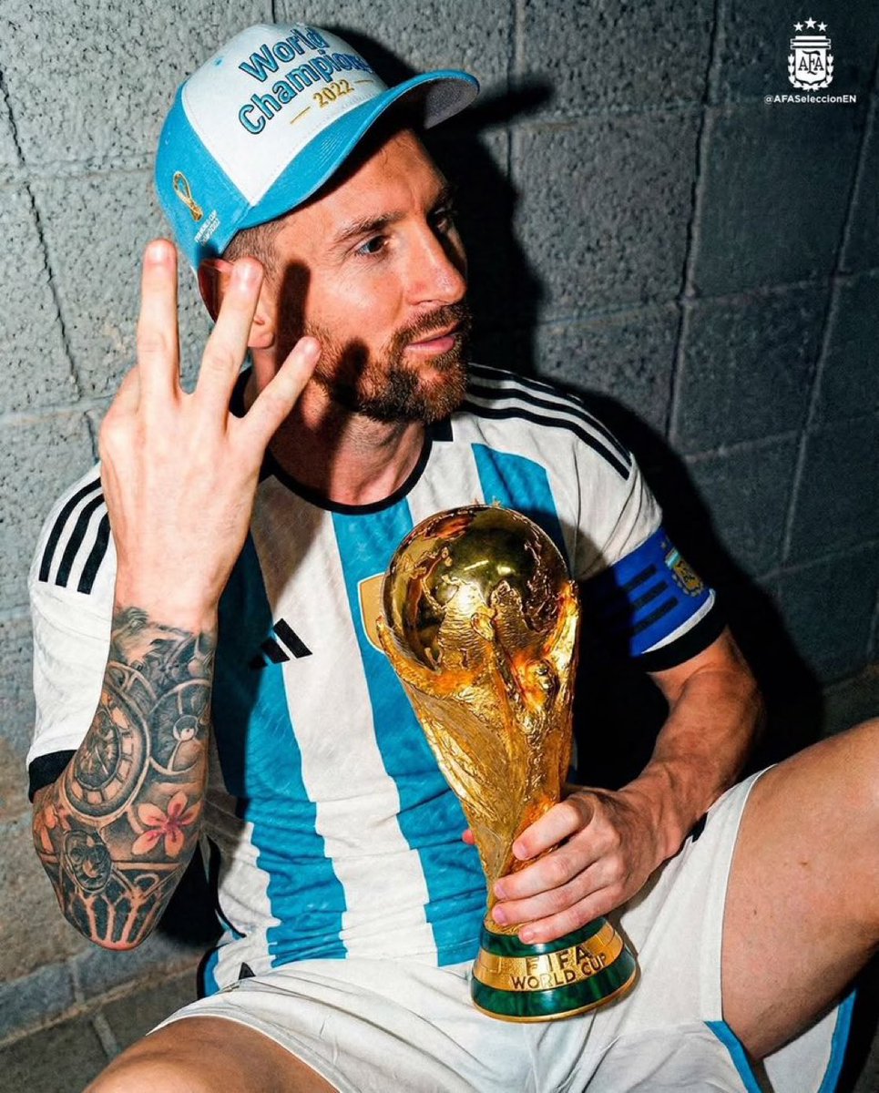 olayinkaoshoala's tweet photo. 🚨 BREAKING: Lionel Messi has officially been named the FIFA World Cup 2026 Golden Ball winner.

The award marks his third FIFA World Cup Golden Ball, extending his own record as the first player in history to win the tournament’s Best Player award three times.

🏆 Golden Ball:
• 2014 🇧🇷
• 2022 🇶🇦
• 2026 🇺🇸🇨🇦🇲🇽

Naso Fabrizio go write am 😂😂😂
