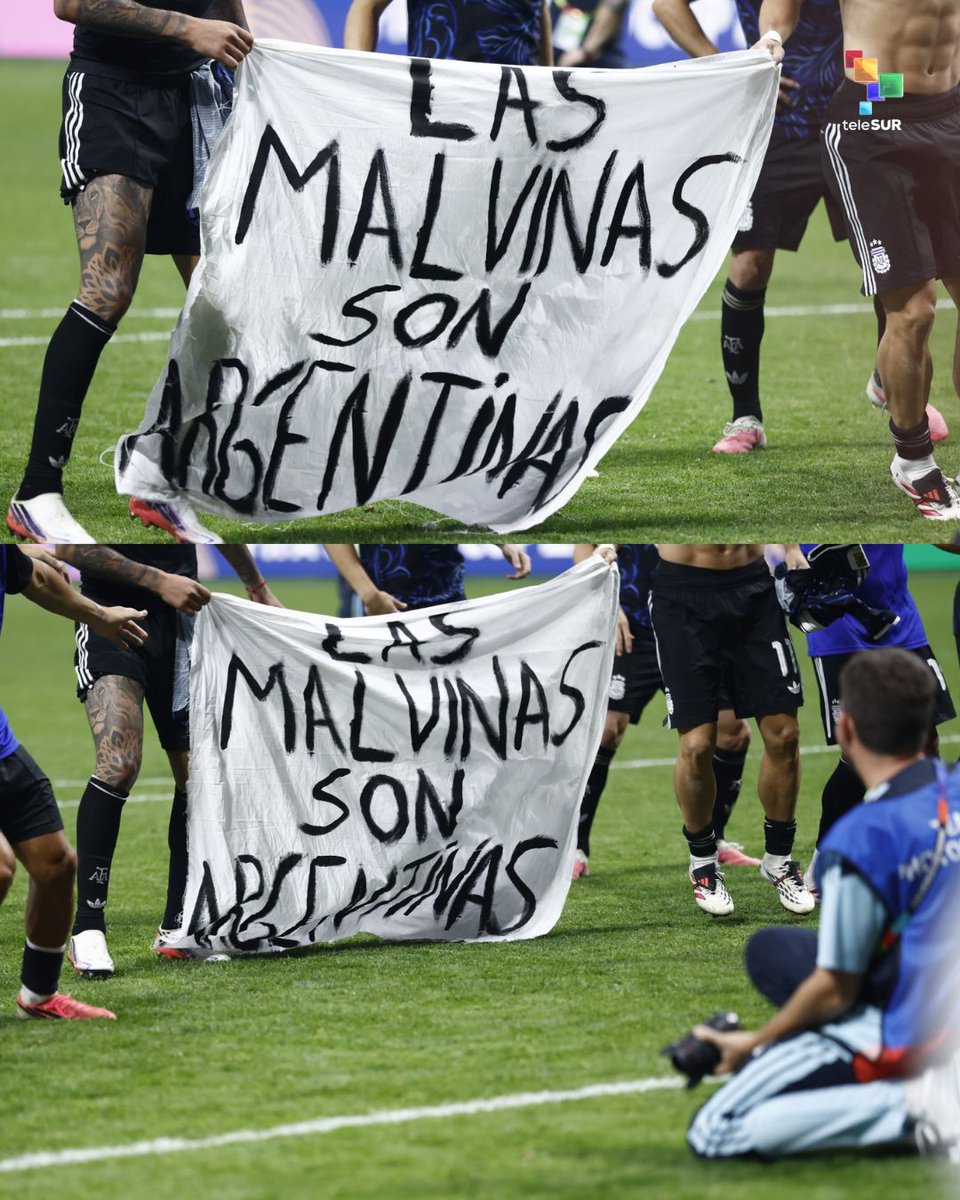 teleSURtv's tweet photo. 📌 Luego de eliminar a Inglaterra y clasificar a la final del Mundial 2026, Lisandro Martínez y Giovani Lo Celso exhibieron una bandera con la leyenda "Las Malvinas son argentinas" durante la celebración con la fanaticada albiceleste.

🔴El gesto reafirma el histórico reclamo argentino de soberanía sobre el archipiélago, ocupado por el Reino Unido desde 1833 y foco del conflicto bélico de 1982 entre ambos países.

AFP

#LaPelotaNoSeMancha #ViveElMundialPorTeleSUR #GraciasDiego #teleSUR #Mundial2026 #FIFAWorldCup #WeAre2026