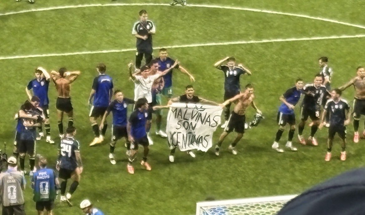 tin_acevedo's tweet photo. No era solo un partido! Gracias Argentina 🥹❤️🇦🇷 https://t.co/w2JR9KhNT3