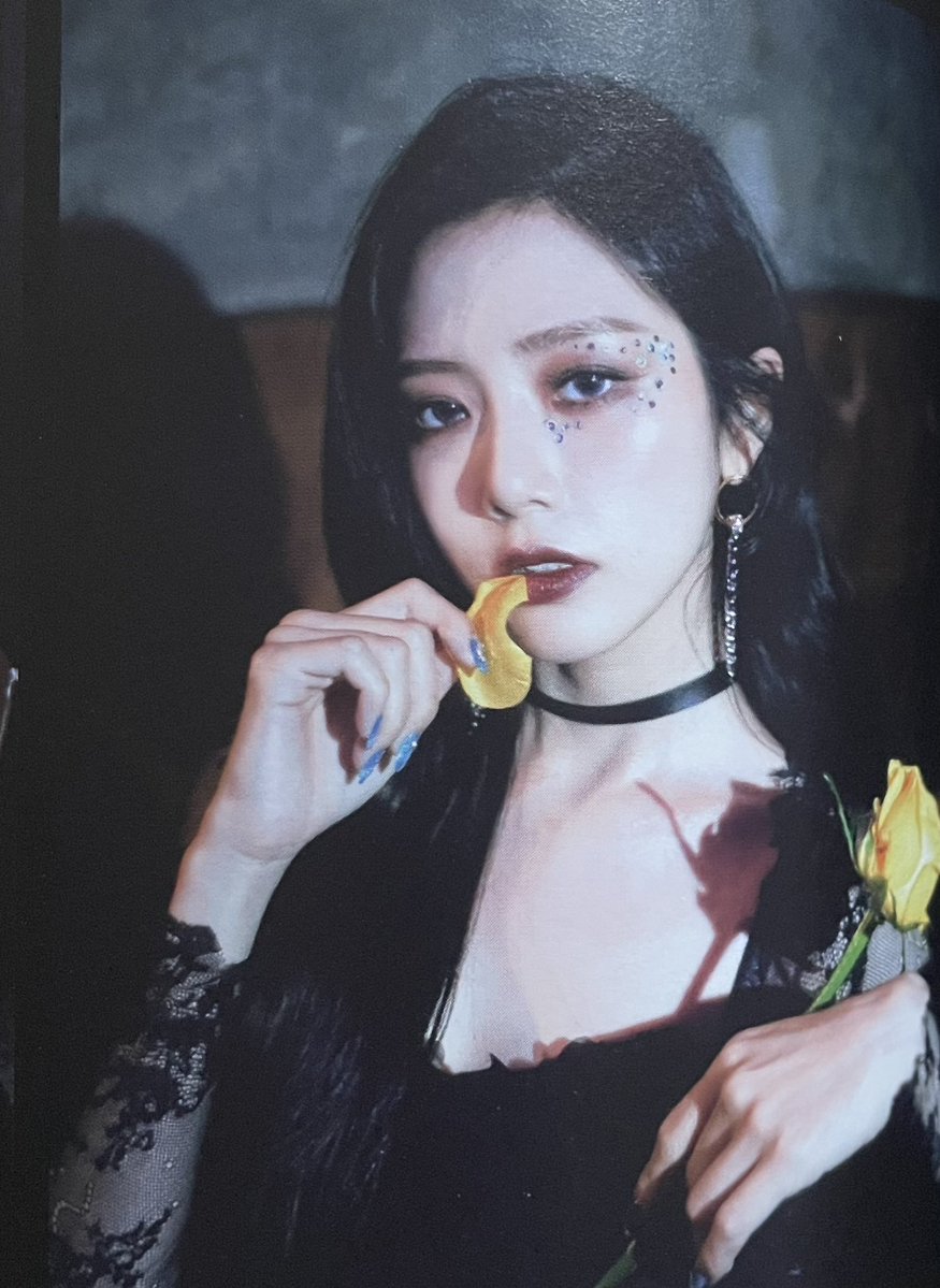💧] Scans do photobook do mini álbum 'Dystopia: Lose Myself'! (1