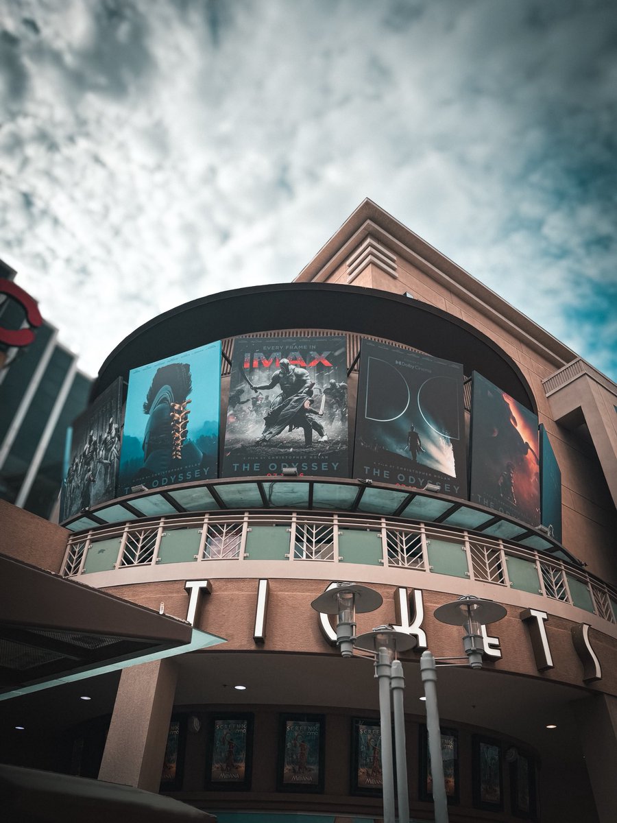Lizzy_Cupcake's tweet photo. I had the honor of being one of the first people to experience Christopher Nolan's epic @odysseymovie in 70mm! I was already familiar with the story and watching his version of Homer's classic on the big screen kept me awe struck! Thank you @UniversalPics! In Theaters 7/17! https://t.co/rJ4dI1V3Id