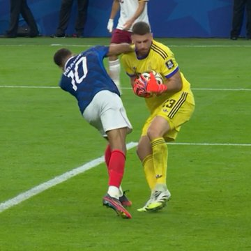 Joaconel's tweet photo. Imaginen lo que seria esta red social si una de estas dos cosas las hacia un argentino.

Pero no, como lo hicieron dos jugadores del Real Madrid siga siga nomás.

La doble vara de siempre. Son asquerosos. https://t.co/nzjjpUounY