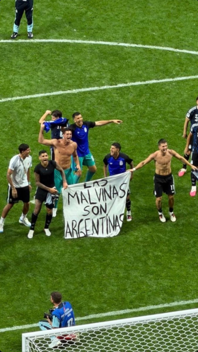 nicointruvini's tweet photo. Nunca es un partido más contra los usurpadores y ellos lo sabían. Jugaron como los 47 millones que acompañábamos con el corazón. https://t.co/vZPD5ugxYS