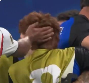 Joaconel's tweet photo. Imaginen lo que seria esta red social si una de estas dos cosas las hacia un argentino.

Pero no, como lo hicieron dos jugadores del Real Madrid siga siga nomás.

La doble vara de siempre. Son asquerosos. https://t.co/nzjjpUounY