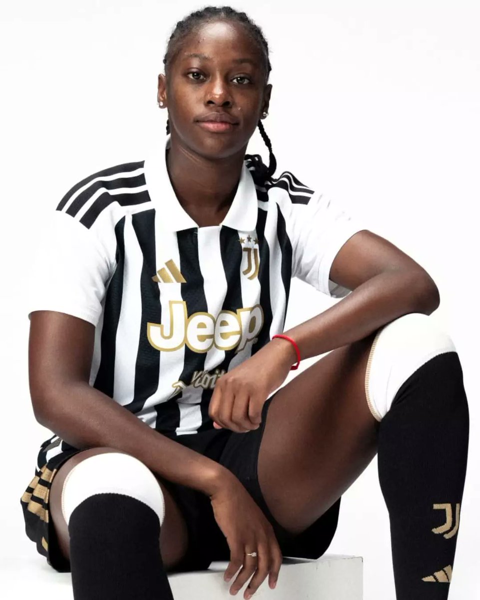 La_Bianconera's tweet photo. ✅ Scuola Lione e indottrinata da Cantore: benvenuta Kysha #Sylla! La 22enne francese arriva per rinforzare la difesa dopo le giovanili in uno dei club leader del calcio femminile, la gavetta in Francia, e una puntatina a Washington, dove Sofia le ha parlato della #Juventus! 🏁 https://t.co/bXJmMiciXQ
