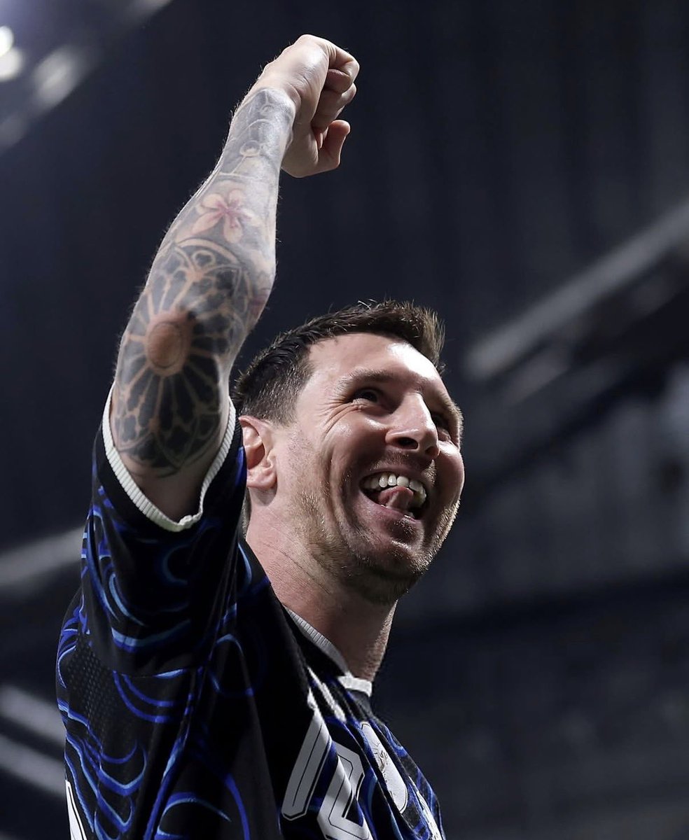 TeamLeoM's tweet photo. EL MEJOR JUGADOR DE LA HISTORIA. https://t.co/YXzwJeVTyO