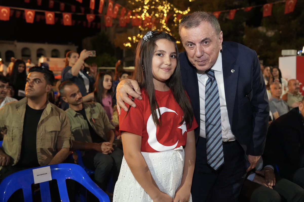 veysisahinn47's tweet photo. 🇹🇷

15 Temmuz Demokrasi ve Millî Birlik Günü’nü, hemşehrilerimizle birlikte aynı inanç, aynı ruh ve aynı kararlılıkla idrak ettik.

Gün boyunca düzenlenen halk koşusu, resim sergisi, anma programı, Kur’an-ı Kerim tilaveti, sinevizyon gösterimleri, ilahiler ve diğer etkinliklerle, milletimizin 15 Temmuz gecesi yazdığı kahramanlık destanını bir kez daha yad ettik.

Bu anlamlı günde bizlerle birlikte olan tüm hemşehrilerime gönülden teşekkür ediyorum. Aziz şehitlerimizi rahmetle, kahraman gazilerimizi minnetle anıyor; millî irademize, demokrasimize ve bağımsızlığımıza daima sahip çıkmaya devam edeceğimizi bir kez daha ifade ediyorum.

15 Temmuz’u unutmadık, unutturmayacağız. 🇹🇷
