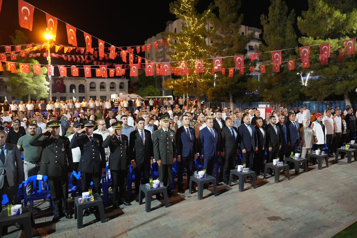 veysisahinn47's tweet photo. 🇹🇷

15 Temmuz Demokrasi ve Millî Birlik Günü’nü, hemşehrilerimizle birlikte aynı inanç, aynı ruh ve aynı kararlılıkla idrak ettik.

Gün boyunca düzenlenen halk koşusu, resim sergisi, anma programı, Kur’an-ı Kerim tilaveti, sinevizyon gösterimleri, ilahiler ve diğer etkinliklerle, milletimizin 15 Temmuz gecesi yazdığı kahramanlık destanını bir kez daha yad ettik.

Bu anlamlı günde bizlerle birlikte olan tüm hemşehrilerime gönülden teşekkür ediyorum. Aziz şehitlerimizi rahmetle, kahraman gazilerimizi minnetle anıyor; millî irademize, demokrasimize ve bağımsızlığımıza daima sahip çıkmaya devam edeceğimizi bir kez daha ifade ediyorum.

15 Temmuz’u unutmadık, unutturmayacağız. 🇹🇷