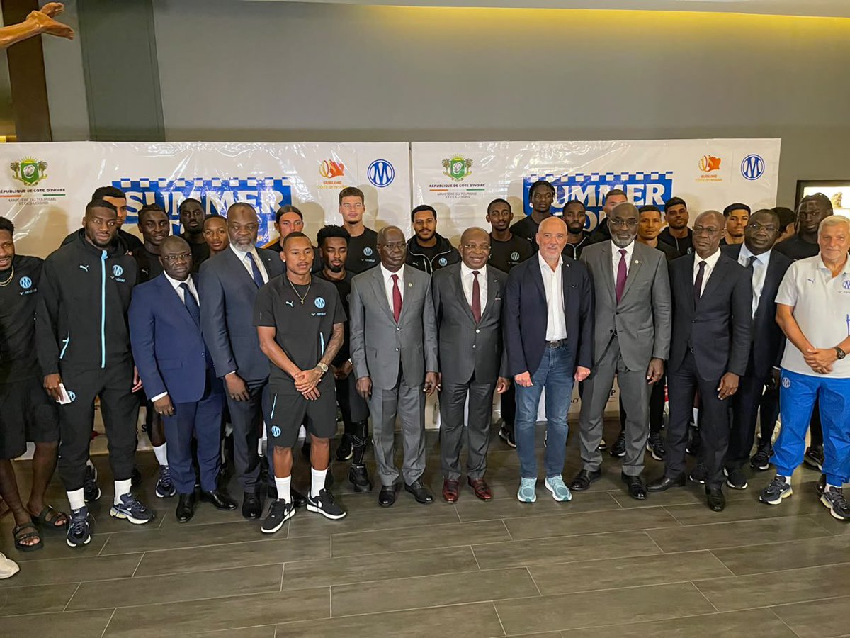 univmarseillais's tweet photo. 🔴 Les Olympiens sont bien arrivés en Côte d'Ivoire et posent avec les membres du ministère du tourisme Ivoirien
#TeamOM | #PrepaOM
🗞️ @LaMinuteOM_ https://t.co/BWyynV6g6j