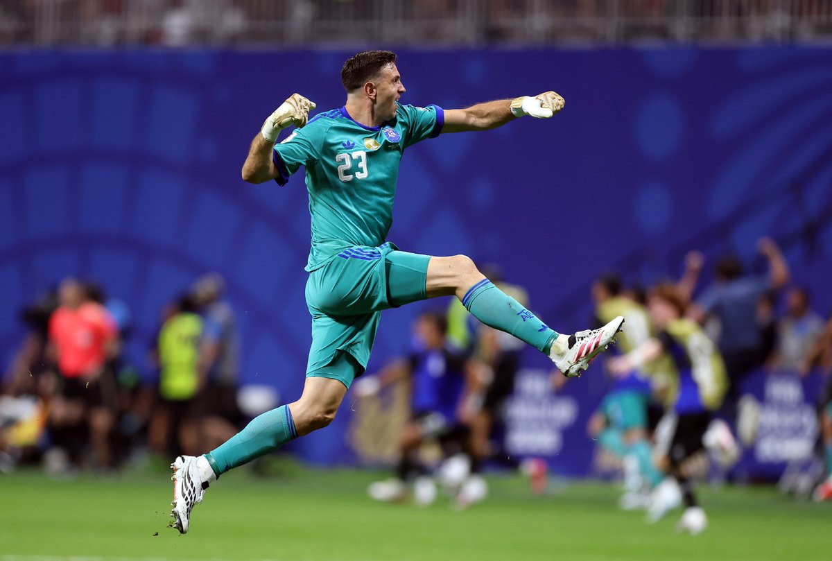 Argentina's tweet photo. 🏆 #FIFAWorldCup Emiliano Martínez: "Mucho se habla de los rivales que nos tocaban, pero el Mundial es muy difícil". 

"Hoy nos enfrentamos a una selección que tenía dos o tres equipos y los dominamos". https://t.co/VoINtdracI