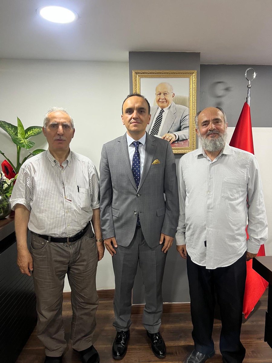 muratbasgop's tweet photo. Şemsipaşa Mahallemizden hayırlı olsun ziyaretine gelen Mustafa hocamıza ve Mahmut hocamıza nazik ziyaretleri için teşekkür ederiz. https://t.co/yNsXJEXJpA