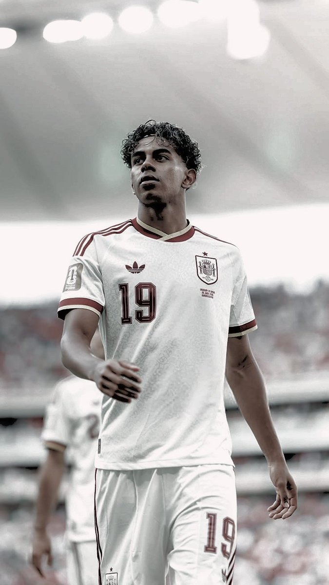 doolivzz4's tweet photo. 𝐂𝗈𝗇𝗁𝖾𝖼̧𝖺-𝗆𝖾 

— 𝐍𝗈𝗆𝖾: Lamine Yamal 
— 𝐀𝗅𝗍𝗎𝗋𝖺: 1,81.
— 𝐈𝖽𝖺𝖽𝖾: 19 anos 
— 𝐄𝗌𝗍𝖺𝖽𝗈 𝖼𝗂𝗏𝗂𝗅: Solteiro. 
— 𝐒𝖾𝗑𝗎𝖺𝗅𝗂𝖽𝖺𝖽𝖾: Homossexual 
— 𝐄𝗌𝗍𝖺𝖼̧𝖺̃𝗈 𝖿𝖺𝗏𝗈𝗋𝗂𝗍𝖺: Inverno. 
— 𝐂𝗈𝗋 𝖿𝖺𝗏𝗈𝗋𝗂𝗍𝖺: Vermelho https://t.co/mqdS2jFwhU