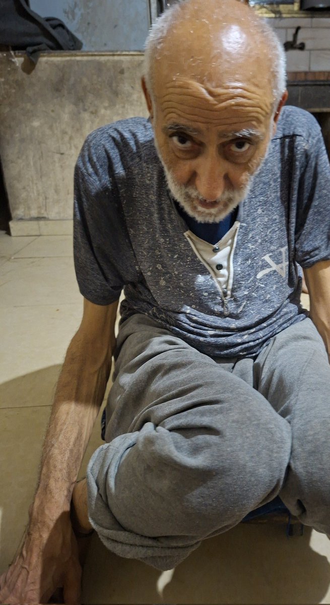 raneenmahm12857's tweet photo. My father is terrified...
Our neighborhood has been bombed. What should we do? My father is scared and his pain has increased. Please don't forget us and help us 😭😭😭💔 
https://t.co/gnGe4O8PsB https://t.co/92ghG7Wo7C