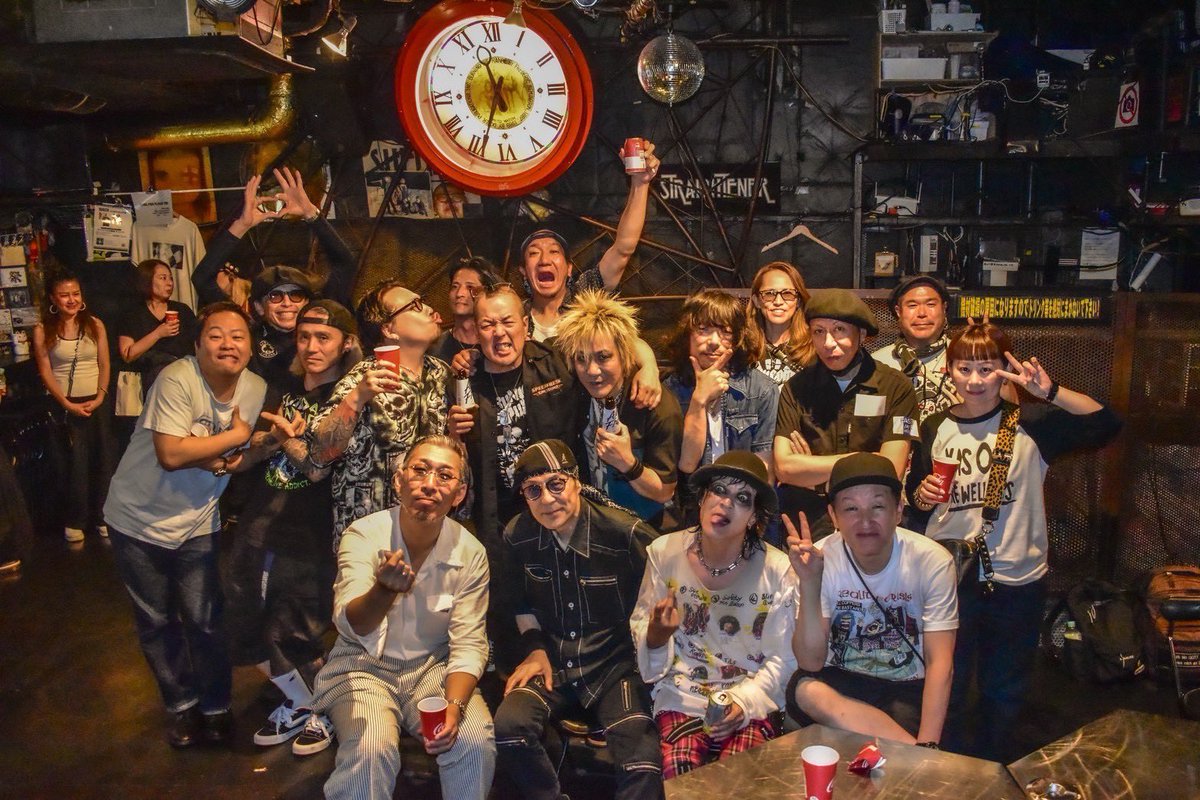 THE_RYDERS_info's tweet photo. 3月から始まったBIG WORKIN' NOISEツアー、
全国12ヵ所！そして下北沢シェルターで無事ファイナル！
今のご時世ライブやれるだけでもありがたい事だが、
歴代ライダーズが精魂こめて蒔いてくれたPUNKの種子、
時を超えて各地で根強く、
まさに雑草の如く激しい華を咲かせてた事に感激したぜ！
熱くファイナルに花を添えてくれたFUNGUS、DJチャーマー、
そしてこのツアーの共犯者THE DISASTER POINTSに感謝！
まだまだ今を突き進もーぜ！
THE RYDERS次は8/22PUNK LIVES!
by MOH

>>>>>>>>>>>>>>>>>>>>>>>>>>>>>>>>>>>>>>>>>>>>

先週末のSHELTER、
６月末までの遠征、各所みんなありがとう！
元気に会えることが貴重なんだよな。

体調壊して会えない人も、
再会出来る事を願うよ！
メンタルしっかり、タフにいこうぜ。
酷暑に突入だ！
OHNO