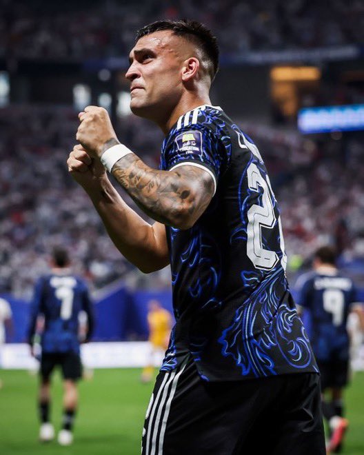 juampideluca_'s tweet photo. Cambió el partido contra Egipto y puso una asistencia soñada a Enzo.

Definió el partido contra Suiza.

Y se acaba de inmortalizar en el recuerdo de todos los argentinos, los de hoy y los que vendrán.

Criticado, cuestionado y denostado. Pero la vida es justa y el fútbol sabio. https://t.co/GUyRSHOSfQ