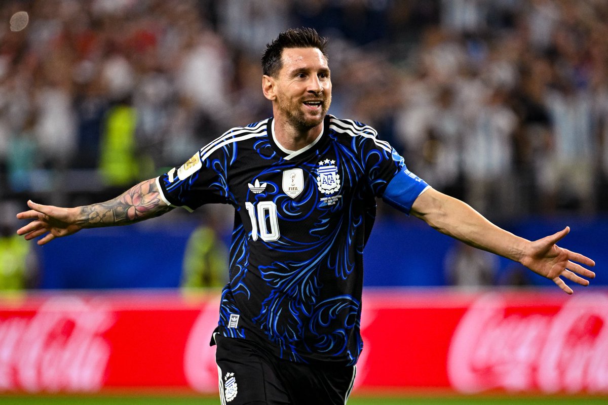 Balaji_itisme's tweet photo. Ian Wright, Gary Neville, Joe Cole, John Terry, Kevin Pieterson, Thomas Tuchel, and the entire English media that claimed Lionel Messi could be stopped and that they don’t fear this Argentina team.

TAKE THAT BLOODY L 😎

How does it feel, sore losers? Coming home? 🤭🤭 https://t.co/Vve8aC2Oiv