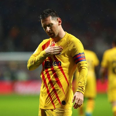 MRSHL0's tweet photo. Lionel Andrés Messi Cuccitini, fes-ho per Catalunya, que sabem que te l'estimes ❤️ https://t.co/AhKCd6UqEy