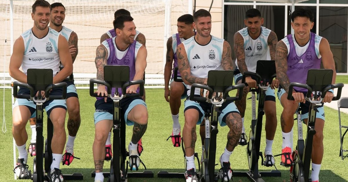 KamoGonzalezid's tweet photo. Ellos llegan a la final pedaleando cada partido. 👏🏼

Pasión, mística, cábala, garra, bien por Argentina. https://t.co/n17VTeUT8A