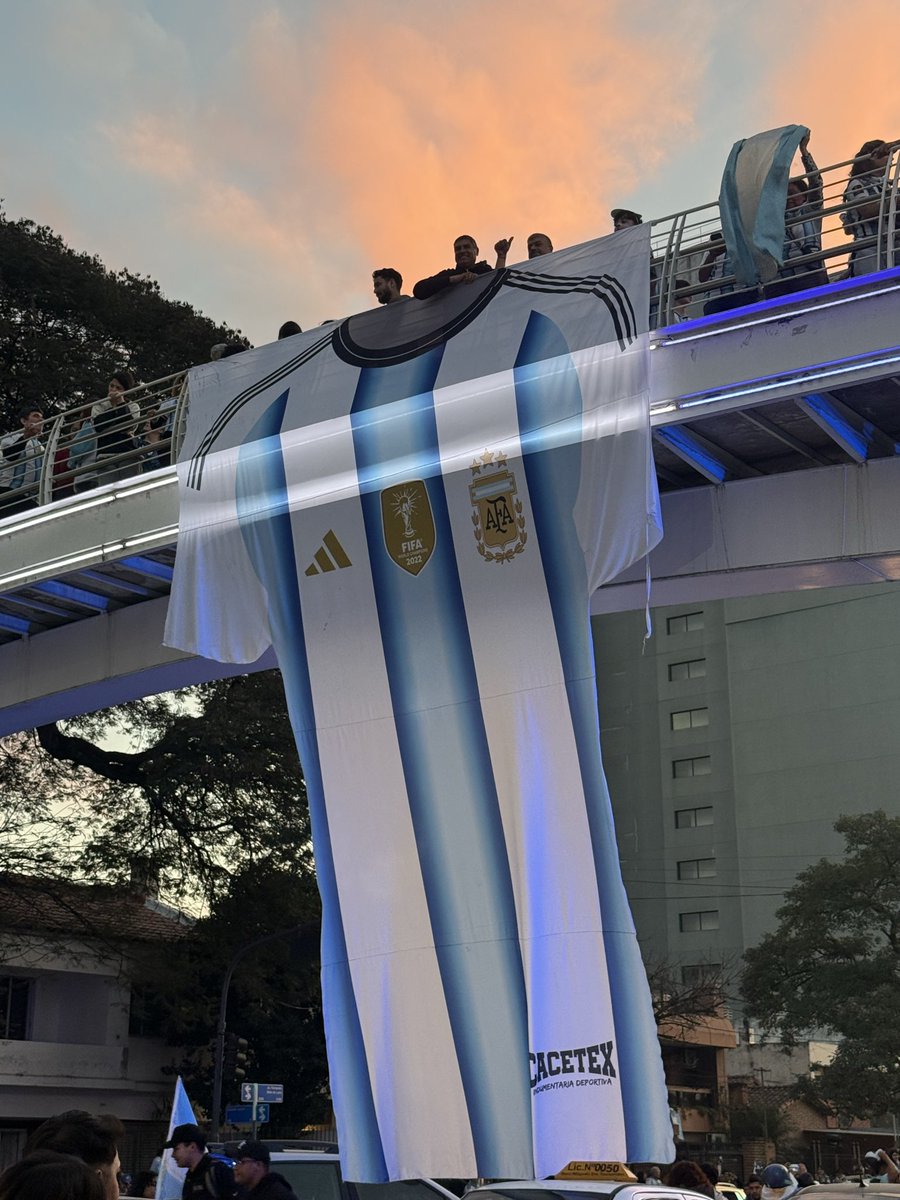 Emilianava4's tweet photo. La más linda es la nuestra! https://t.co/4pwiJew86Y