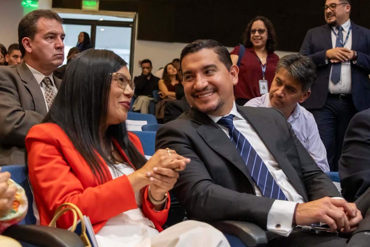 CJudicaturaEc's tweet photo. 📊 En representación del Consejo de la Judicatura, el vocal Damián Larco Guamán (@DamianLarcoG), asistió al acto conmemorativo por los 50 años del Instituto Ecuatoriano de Estadística y Censos (@Ecuadorencifras).

Durante la ceremonia se reconoció a servidoras y servidores por sus años de trayectoria y compromiso con la institución. El evento también reunió a representantes de diversas entidades del Estado, en un espacio que destacó el aporte del INEC a la generación de información estadística para el desarrollo del país.

#JusticiaConIndependenciaCJ ⚖️