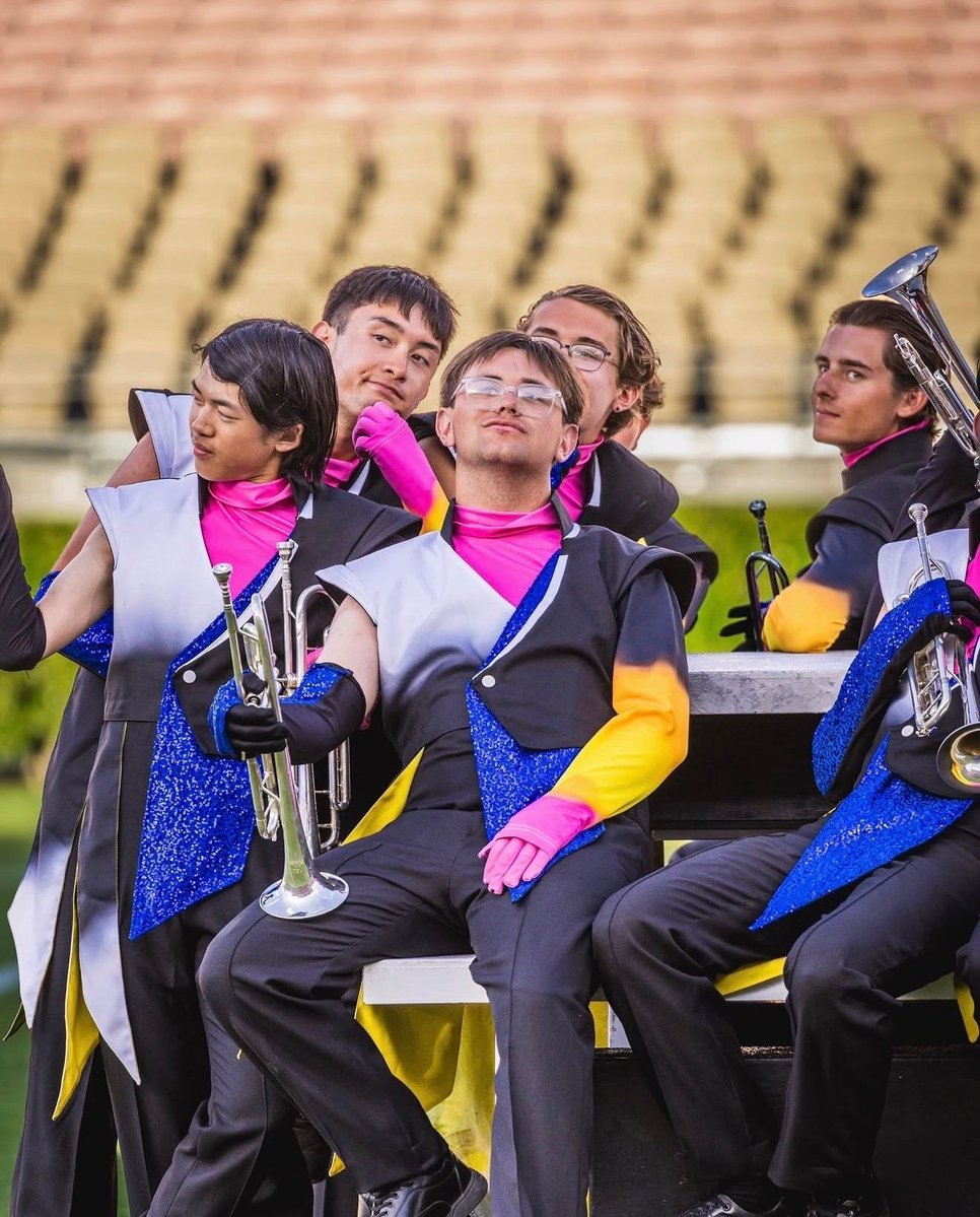 SeavineCo's tweet photo. Blue Devils B is giving chefs kiss with the Blue and Pink hornline glove combo 💙 🩷 👨‍🍳 

📷 Onmydot

#seavine #wgi2026 #dci2026 #wgi #dci https://t.co/nrL2Wo1JAc