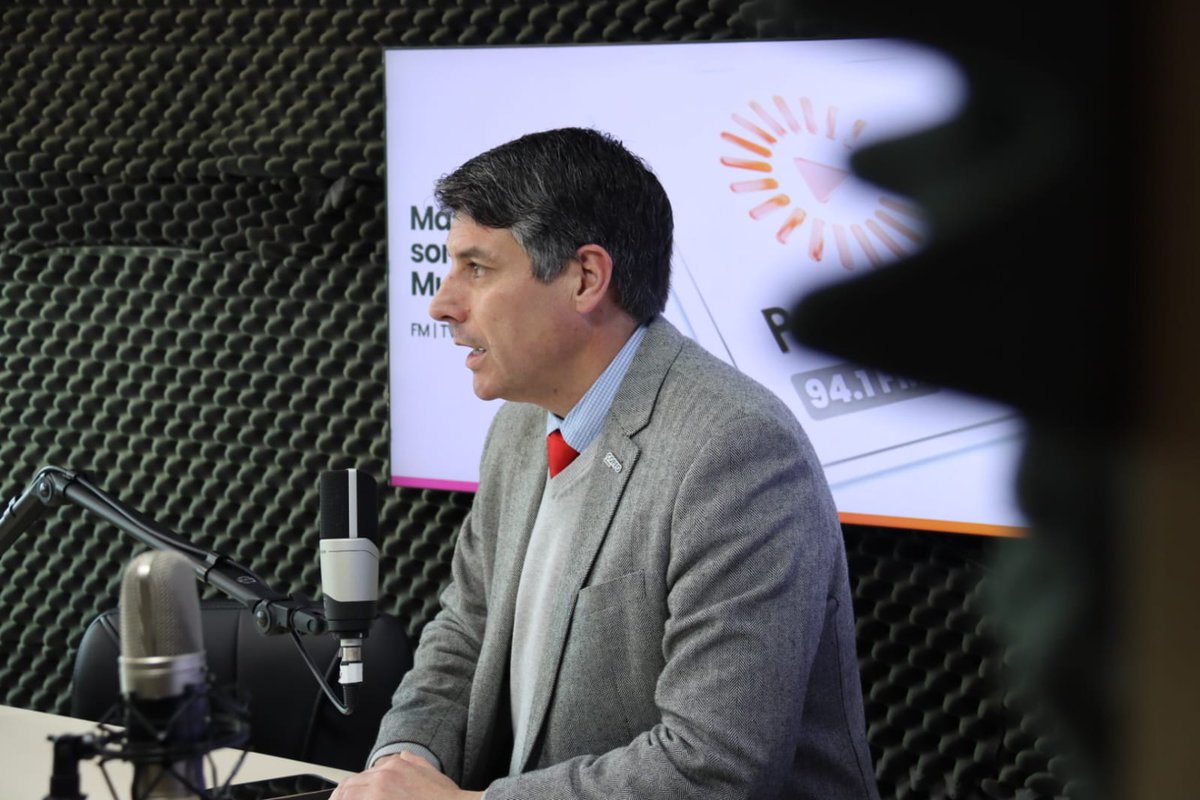 CorfoLosLagos's tweet photo. No te pierdas una nueva entrevista del Director Regional de Corfo Los Lagos!  Nuestro Director Regional, Víctor Sánchez Redlich, conversó con Cristian Hurtado, director de Patagonia Radio TV, una conversación cercana para conocer las iniciativas @corfo @patagoniaradio https://t.co/W7cOyVg9lQ