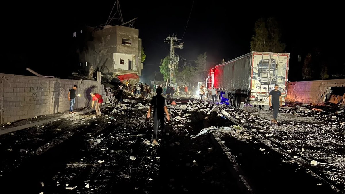 Irannow_'s tweet photo. إيران الآن | دمار واسع جراء القصف الإسرائيلي الذي استهدف مربعًا سكنيًا في منطقة الحساينة، غربي مخيم النصيرات، وسط قطاع غزة. https://t.co/kX2OmC4KIp