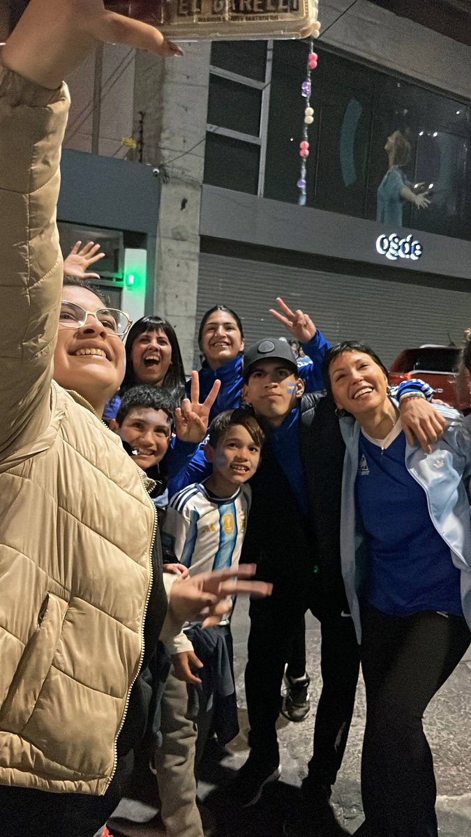 mayrasmendoza's tweet photo. VAMOS ARGENTINA CARAJOOOOO

Somos un pueblo con corazón y coraje que quiere ser feliz, que busca y pelea hasta la victoria!! GRACIAS!!!

Gracias @Argentina 🇦🇷🇦🇷🇦🇷
GRACIAS Virgencita de Luján! 
Gracias Diossssss 🙏🏽 https://t.co/zcbfKEj0Lc