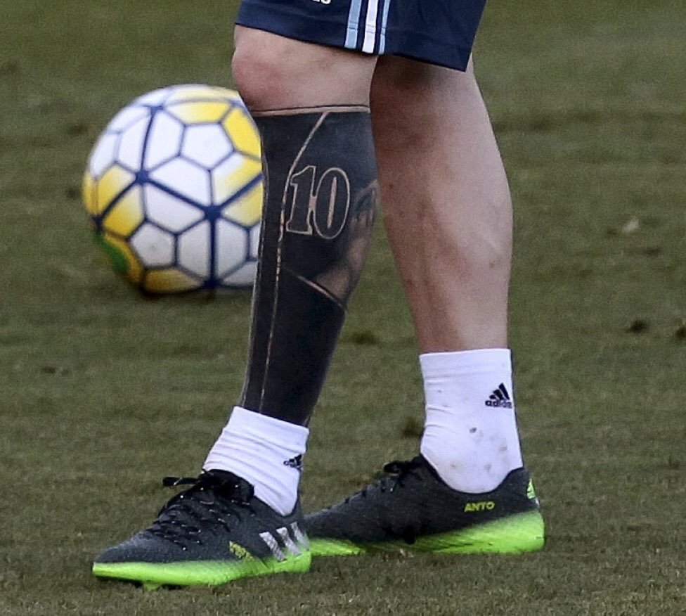 bpthaber's tweet photo. Zlatan Ibrahimovic: “İngilizler, Tanrı’nın sol ayağı ile tanıştılar.” https://t.co/GbkIOYQugy
